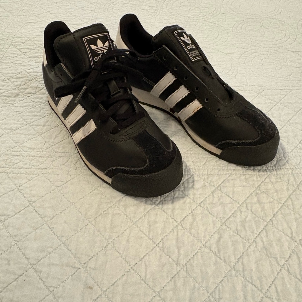 Adidas Samoa sneakers. Size 5.
